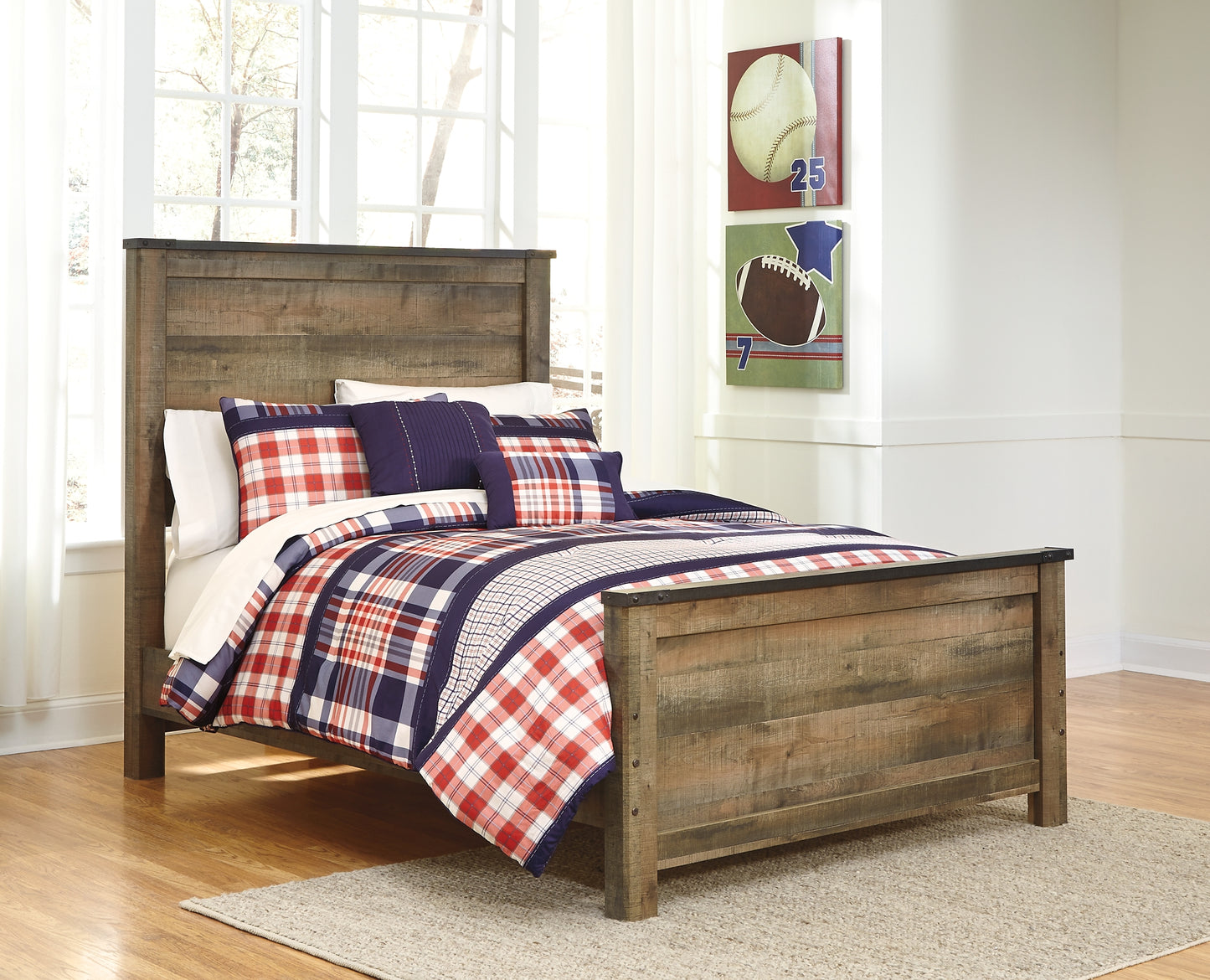 Ashley Express - Cama con paneles Trinell