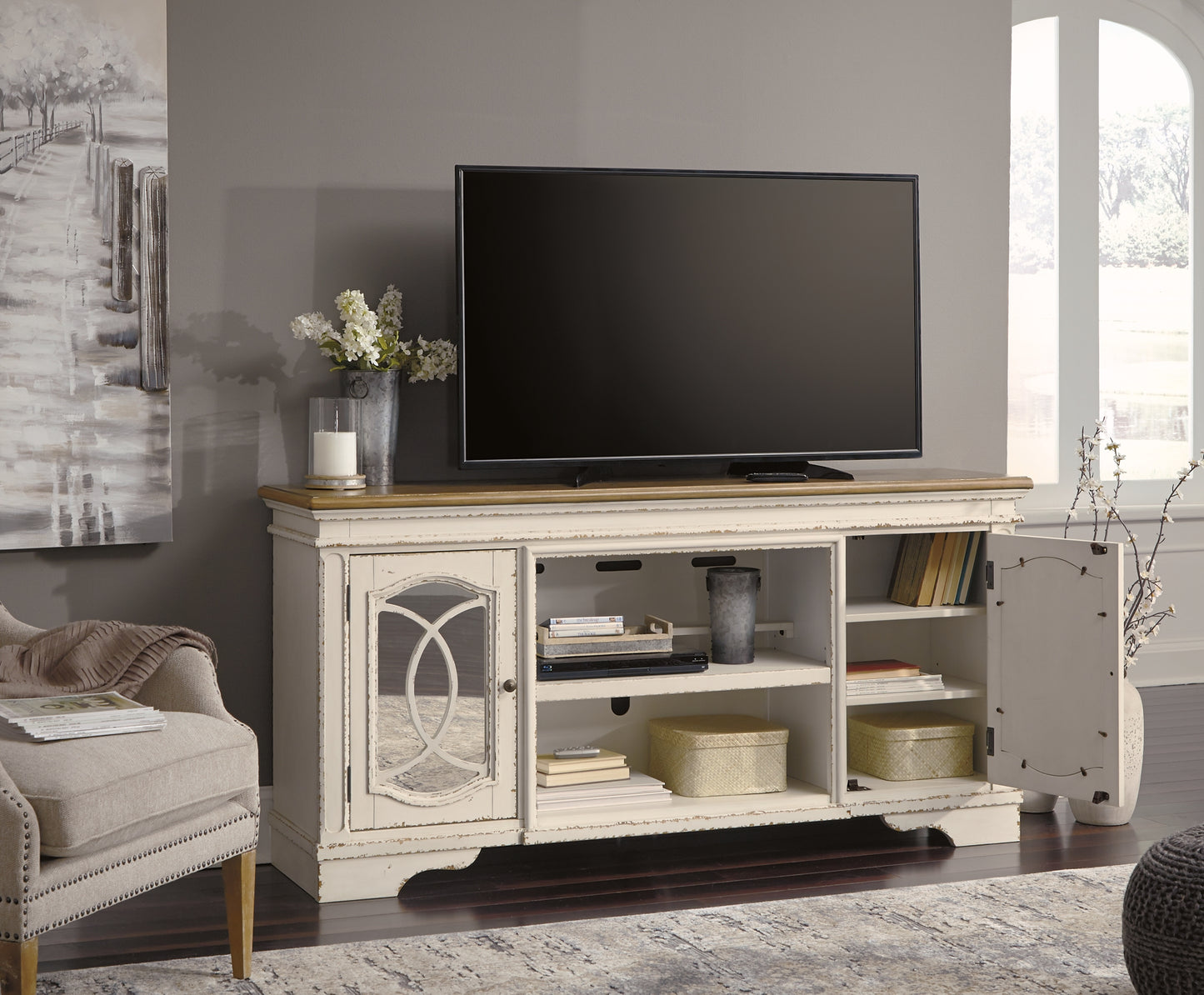 Mueble de TV Realyn XL con opción de chimenea