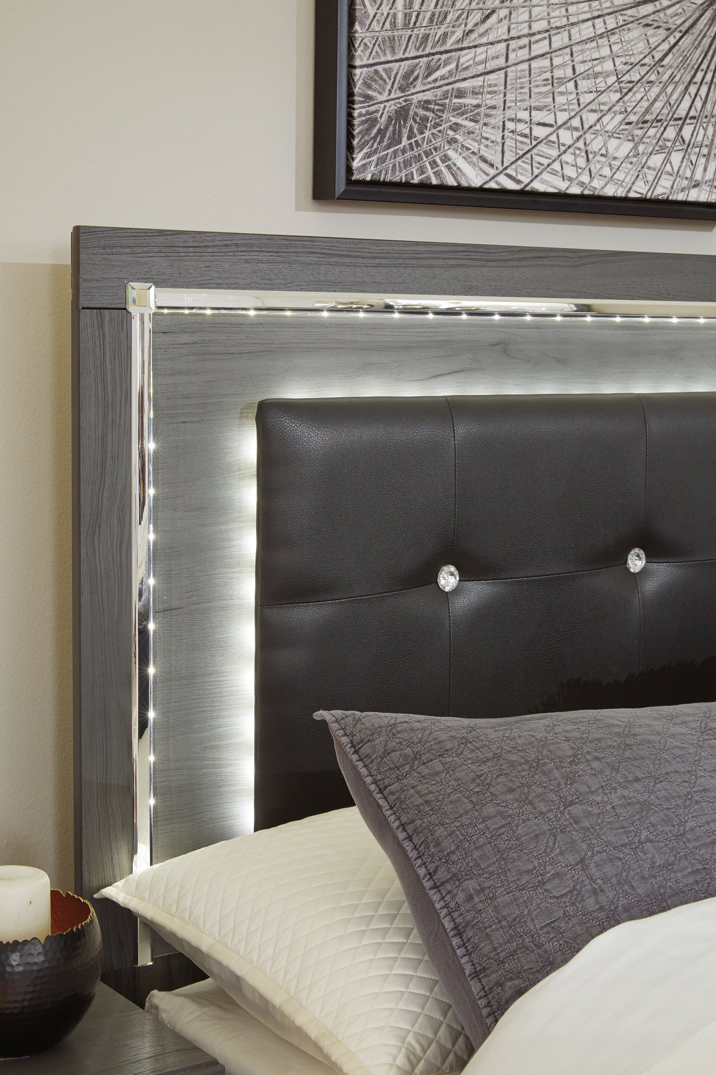 Ashley Express - Cama con paneles Lodanna
