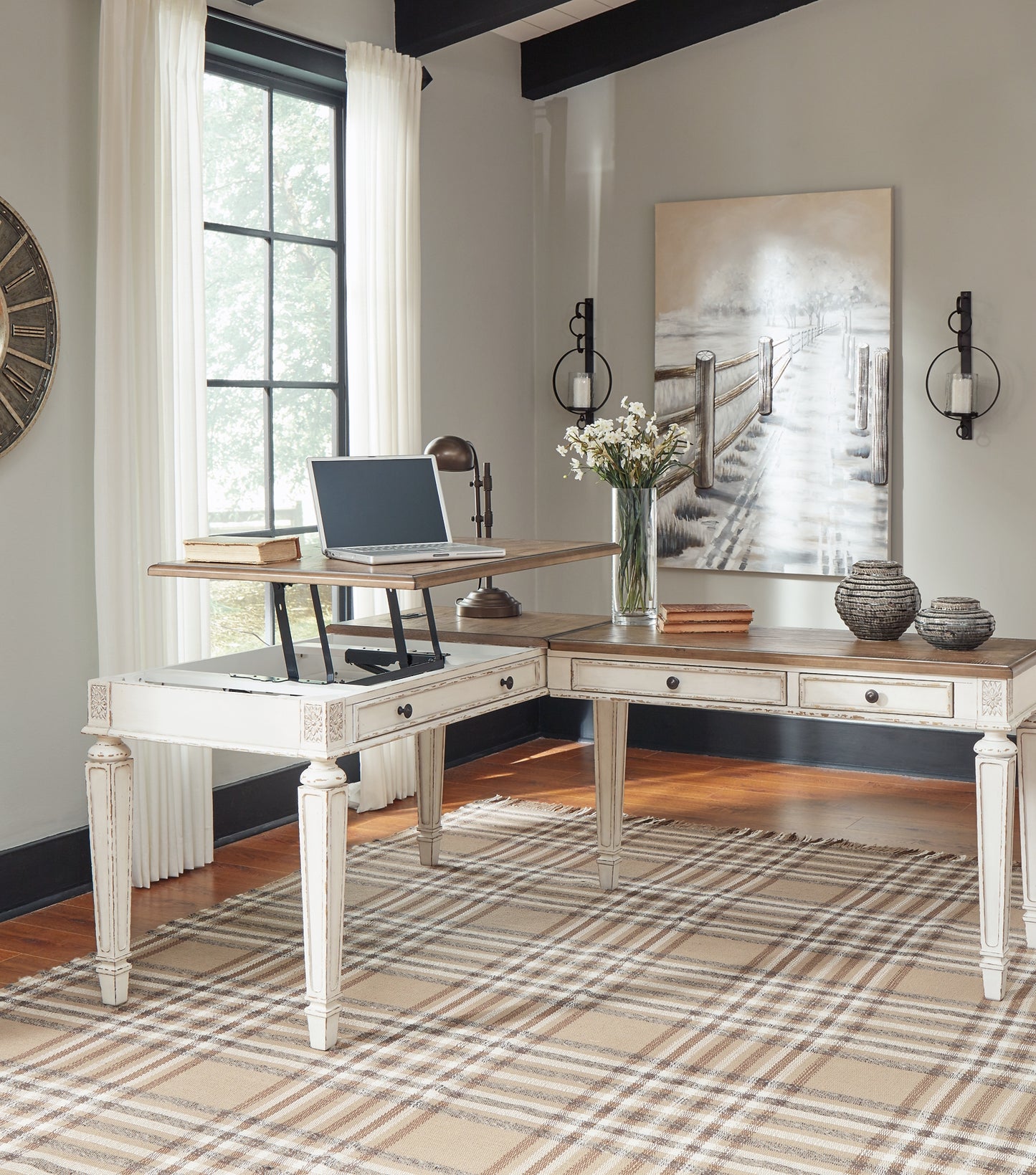 Ashley Express - Escritorio elevable Realyn para oficina en casa