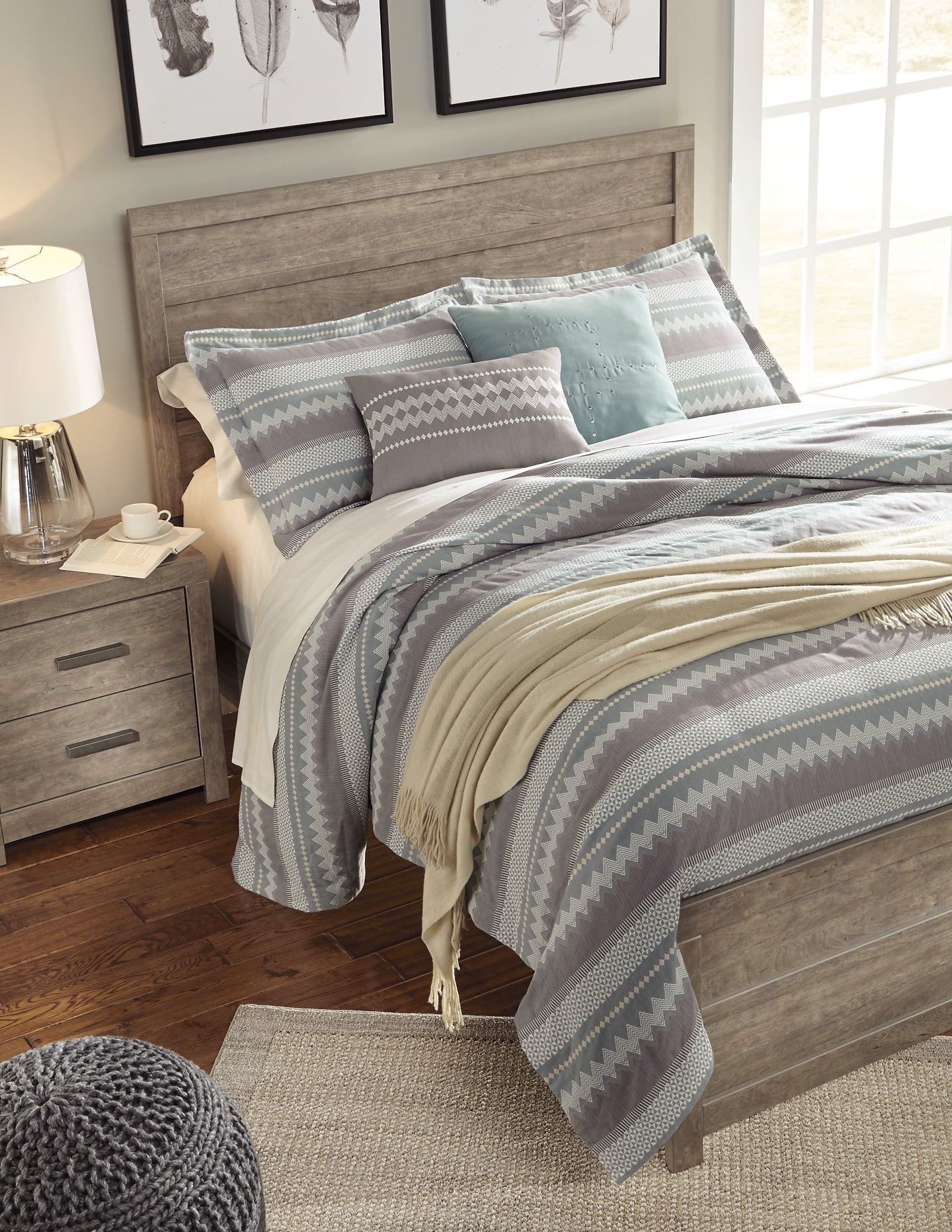 Ashley Express - Cama con paneles Culverbach