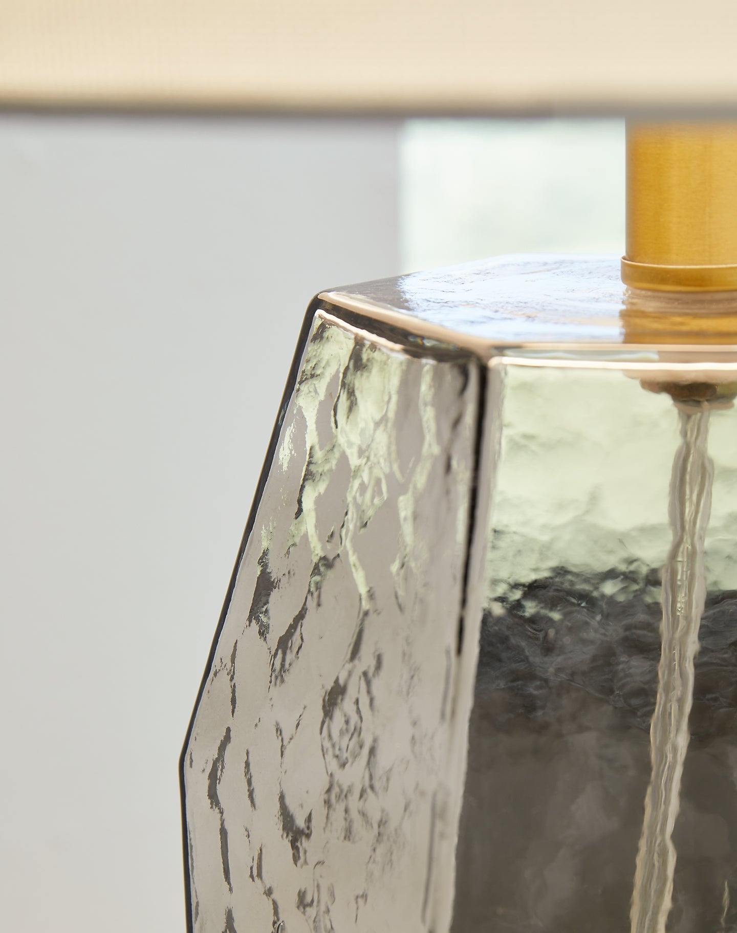 Ashley Express - Lámpara de mesa de cristal Taylow (1 unidad)