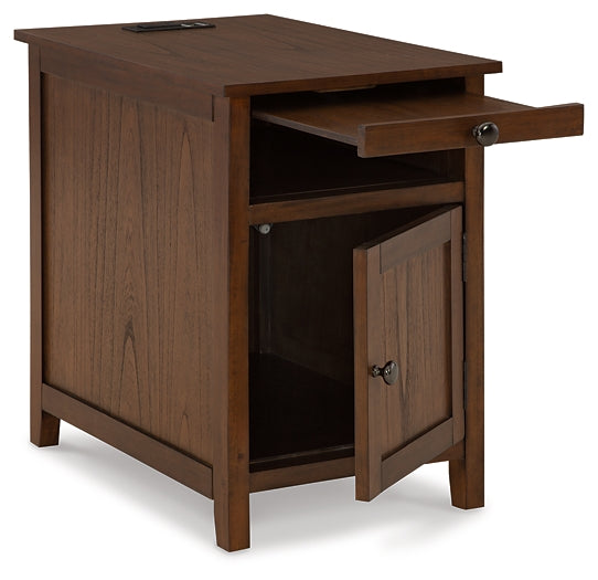 Ashley Express - Mesa auxiliar con silla Treytown