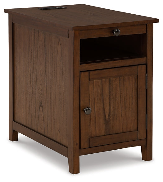 Ashley Express - Mesa auxiliar con silla Treytown