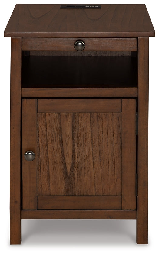 Ashley Express - Mesa auxiliar con silla Treytown