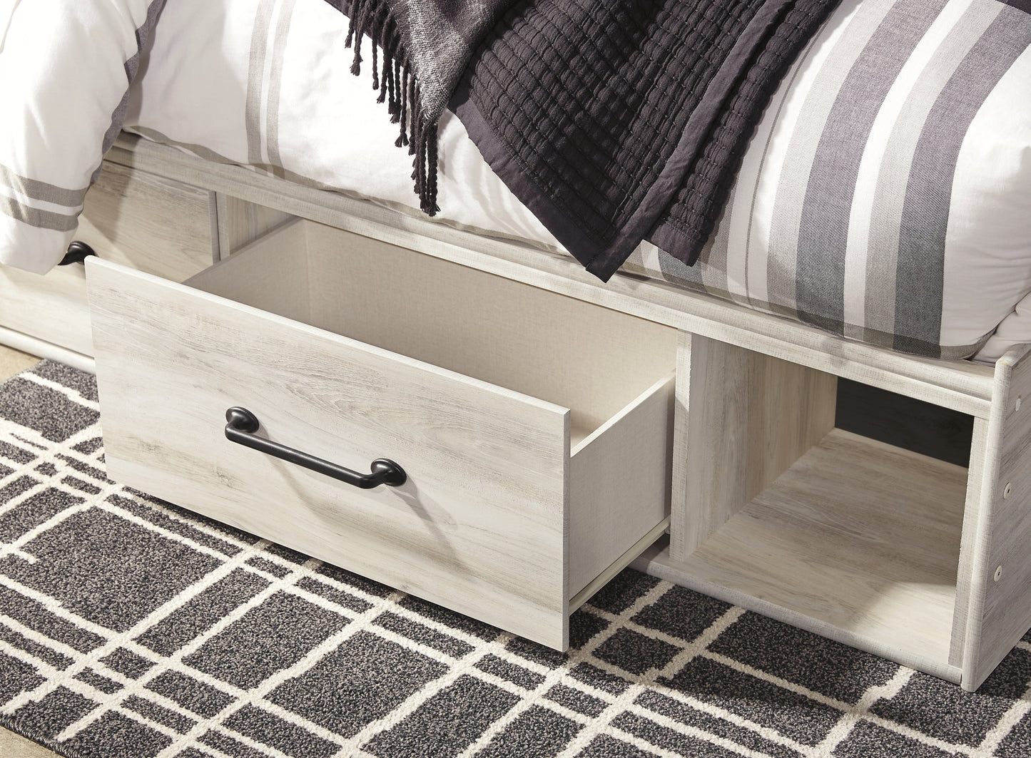 Cama King Cambeck con dos cajones de almacenamiento, cómoda con espejo, cómoda y mesita de noche