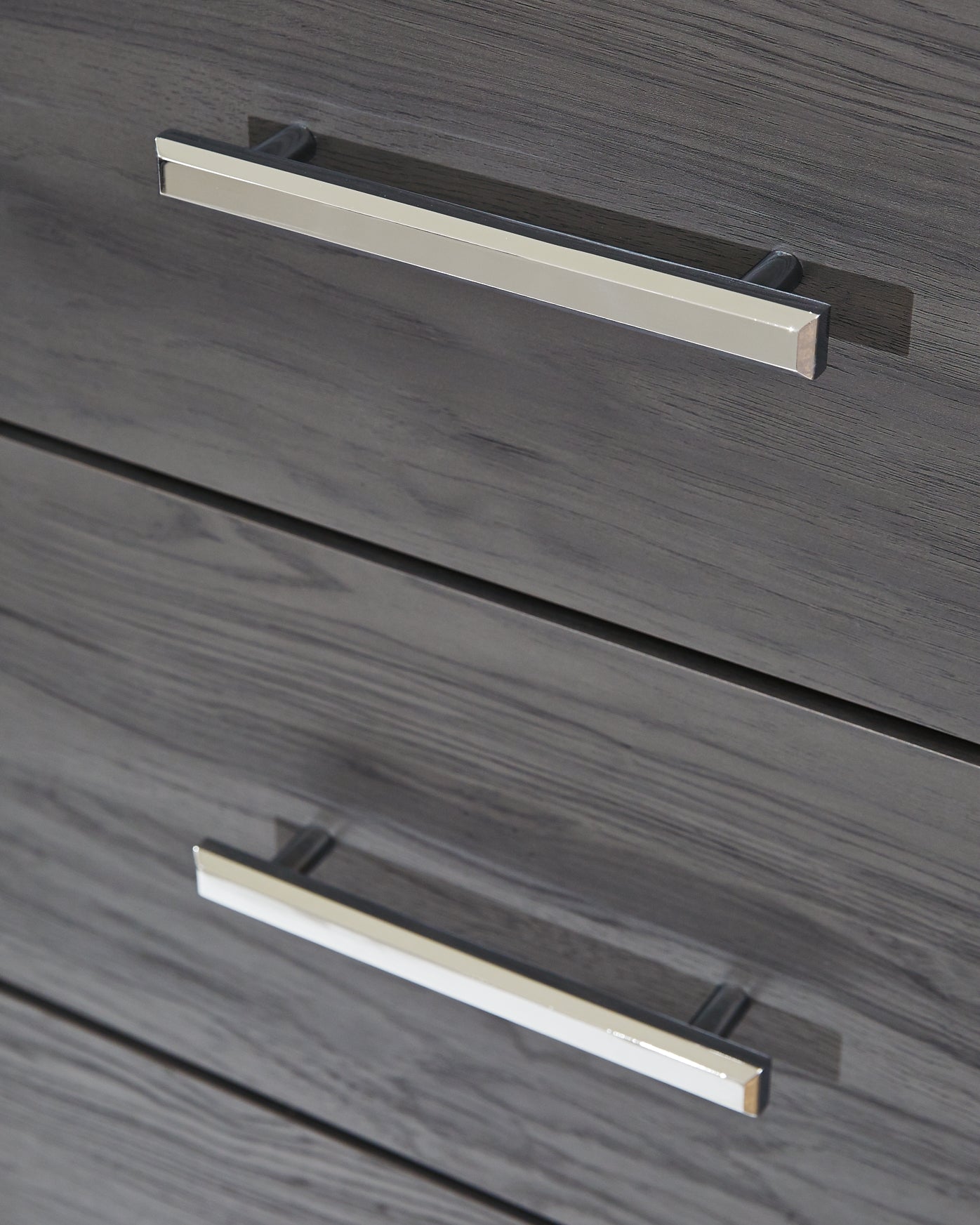 Cama Lodanna con paneles completos, cómoda y espejo