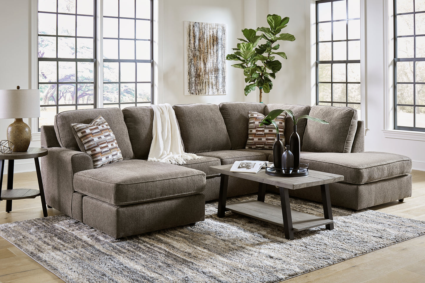 Seccional de dos piezas con chaise longue O'Phannon