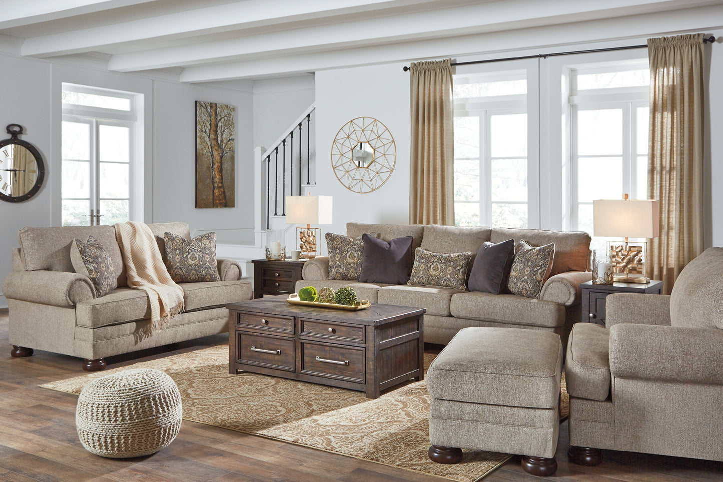 Sofá, loveseat, silla y otomana Kananwood