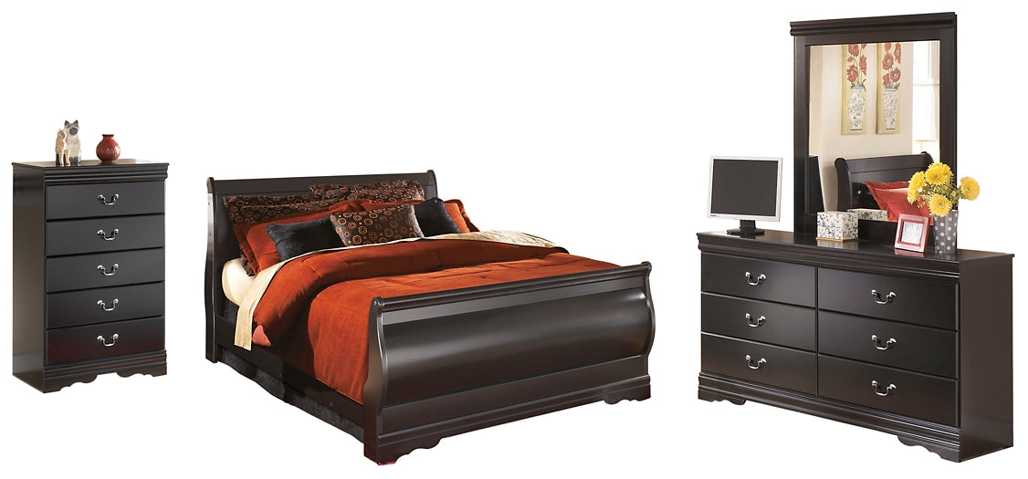 Cama Queen tipo trineo Huey Vineyard con tocador y cómoda con espejo