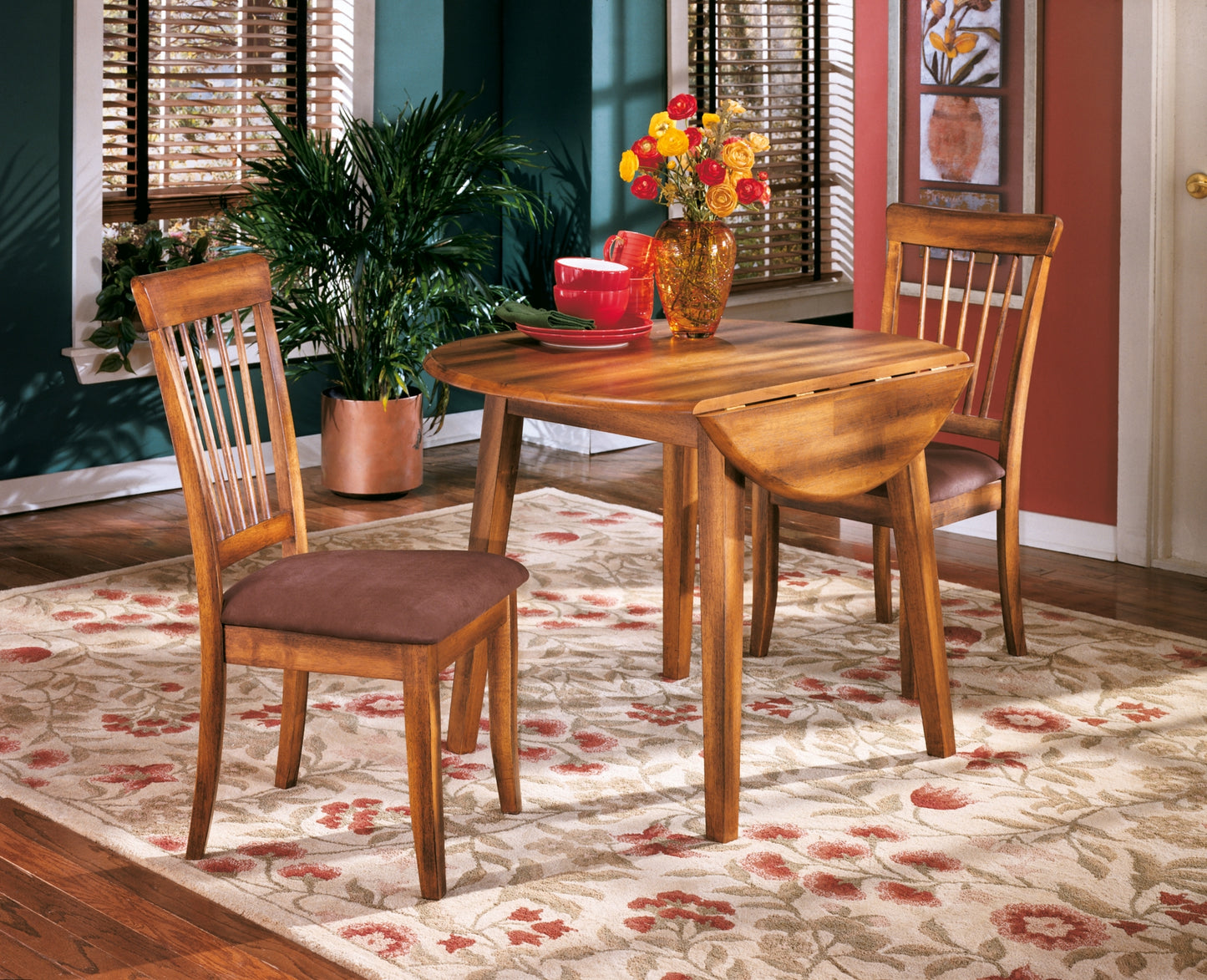 Ashley Express - Mesa de comedor Berringer y dos sillas
