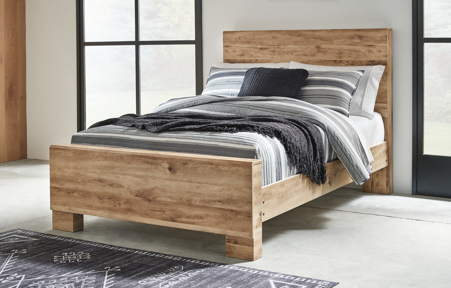 Ashley Express - Cama con paneles Hyanna