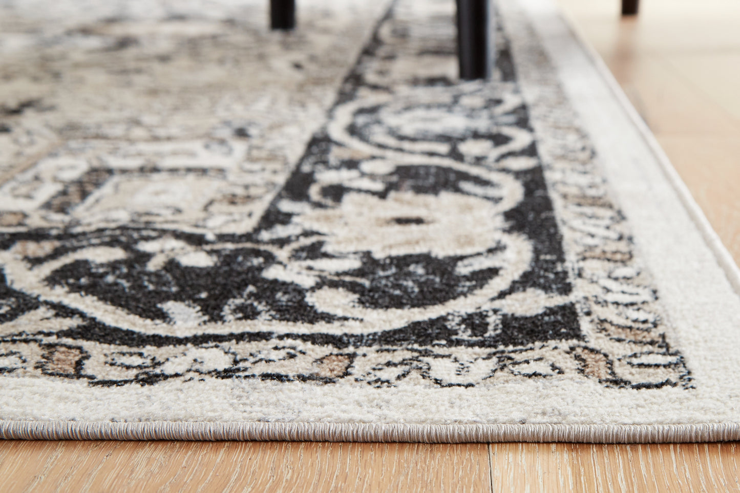 Ashley Express - Alfombra mediana lavable Gregmoore