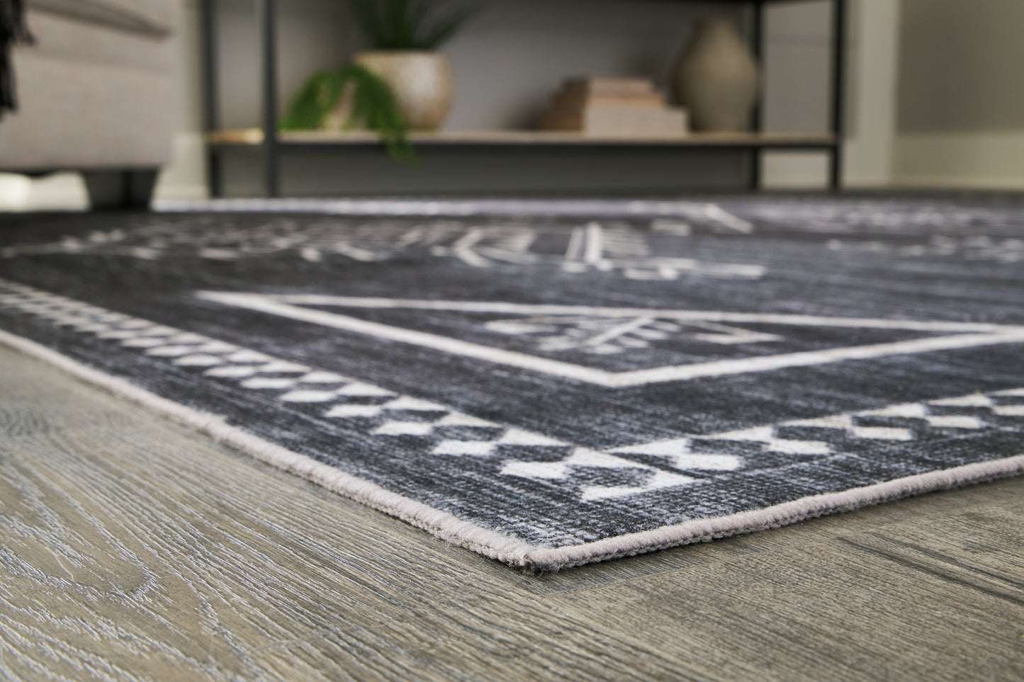 Ashley Express - Alfombra lavable mediana Arloman