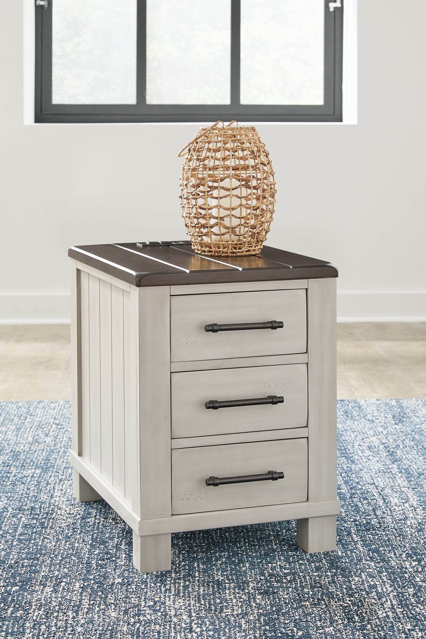 Ashley Express - Mesa auxiliar con silla Darborn