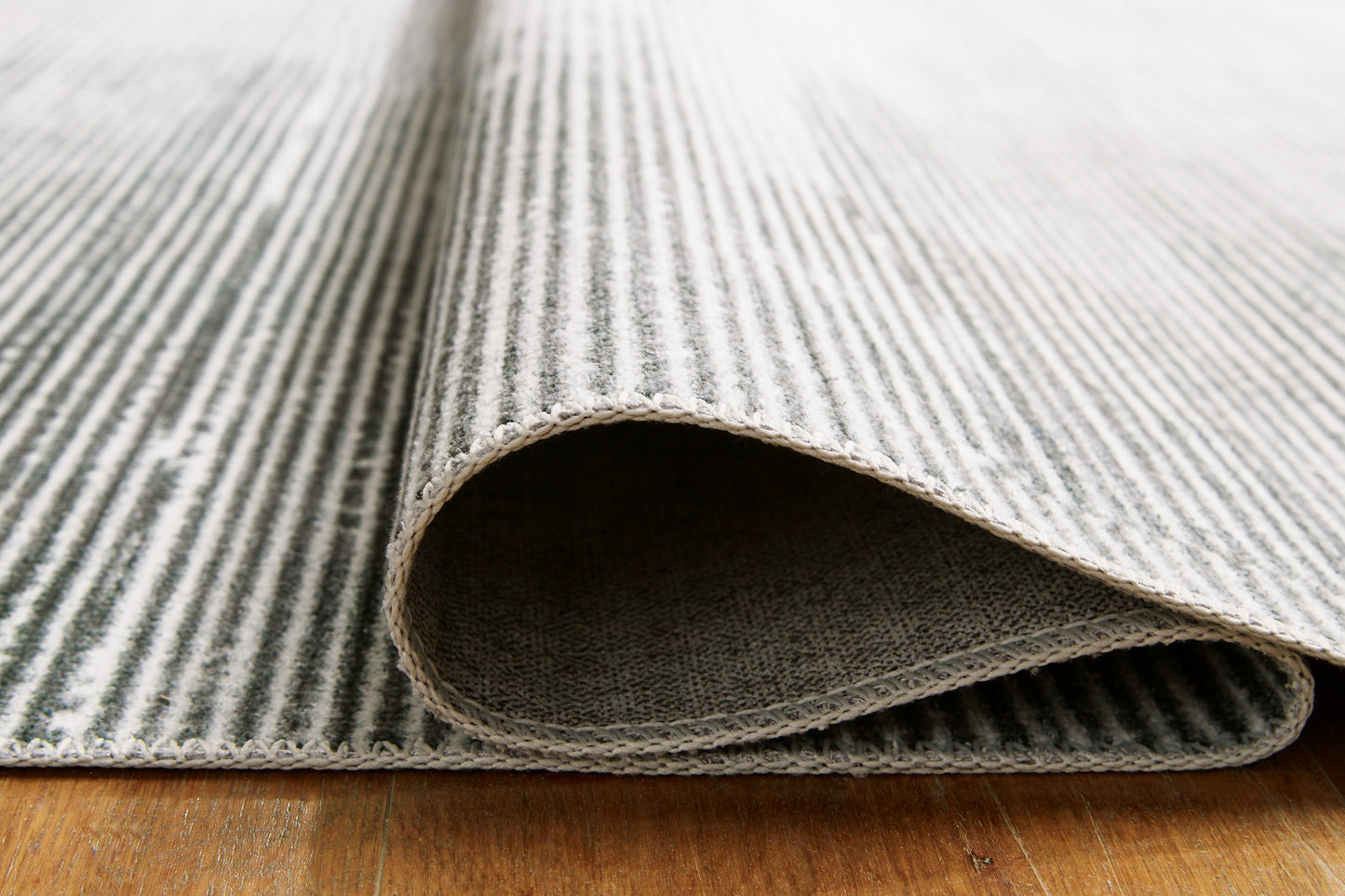 Ashley Express - Alfombra lavable mediana Milset