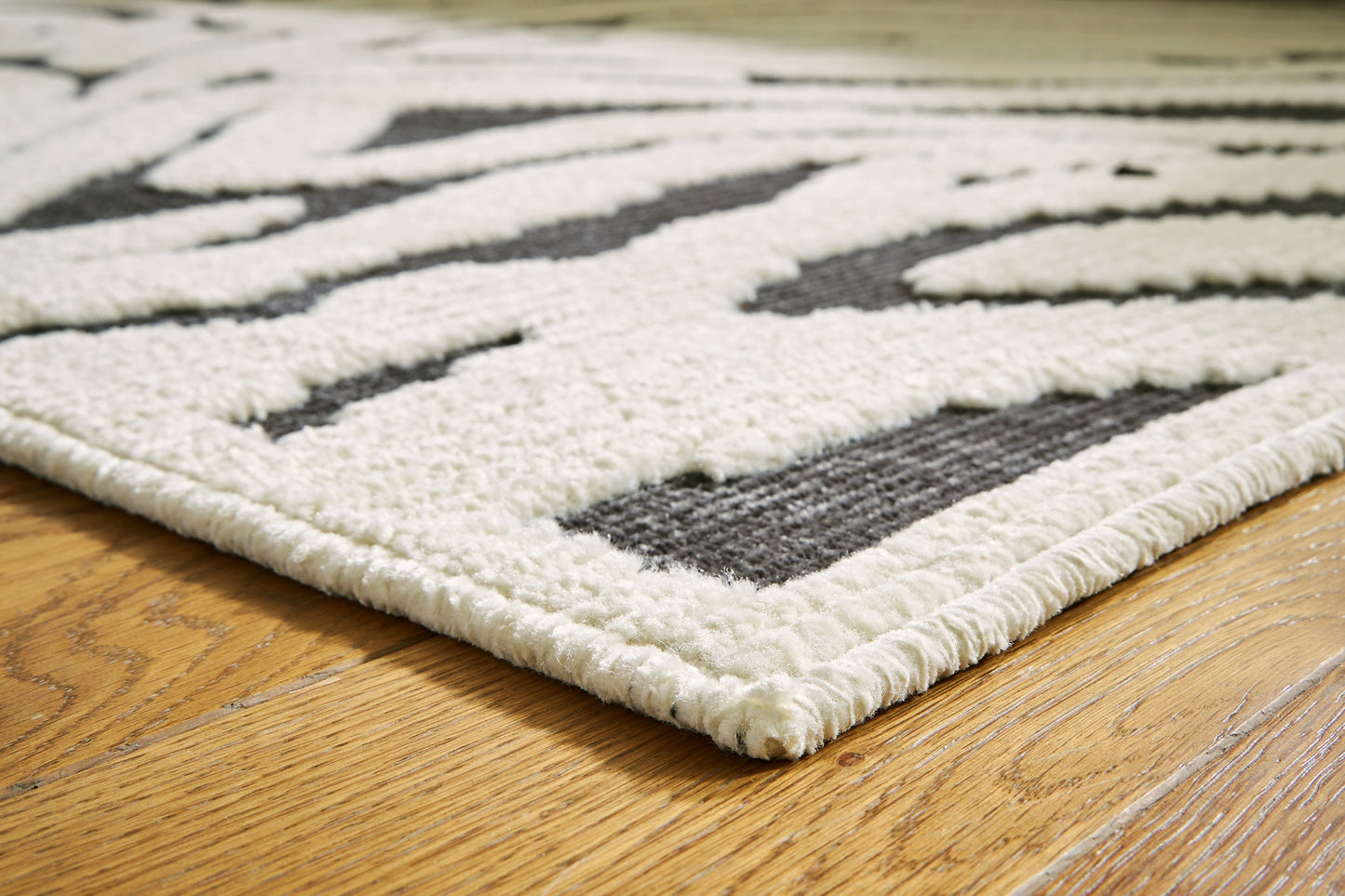 Ashley Express - Alfombra grande lavable Thomwith
