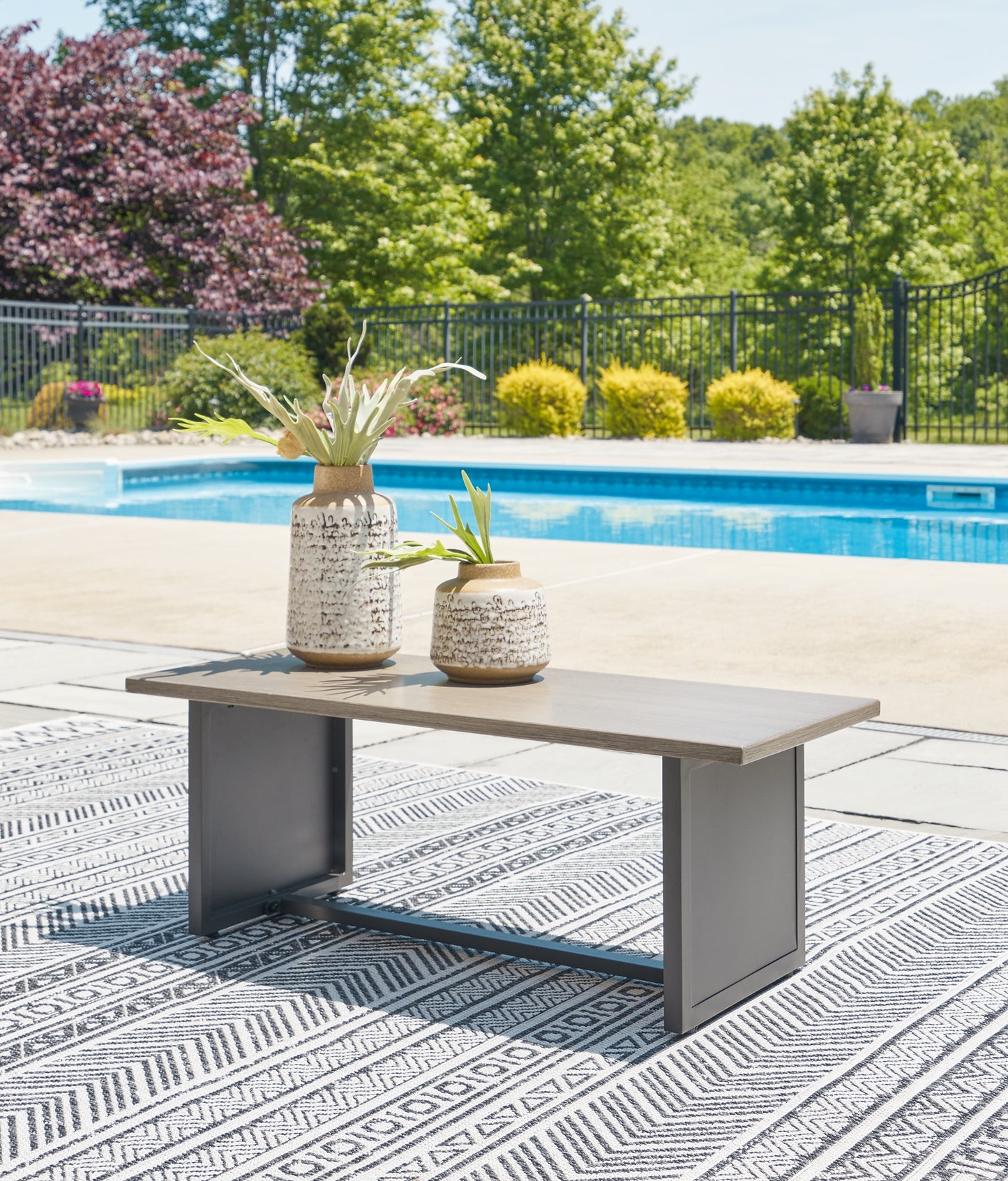Ashley Express - Mesa auxiliar rectangular Bree Zee