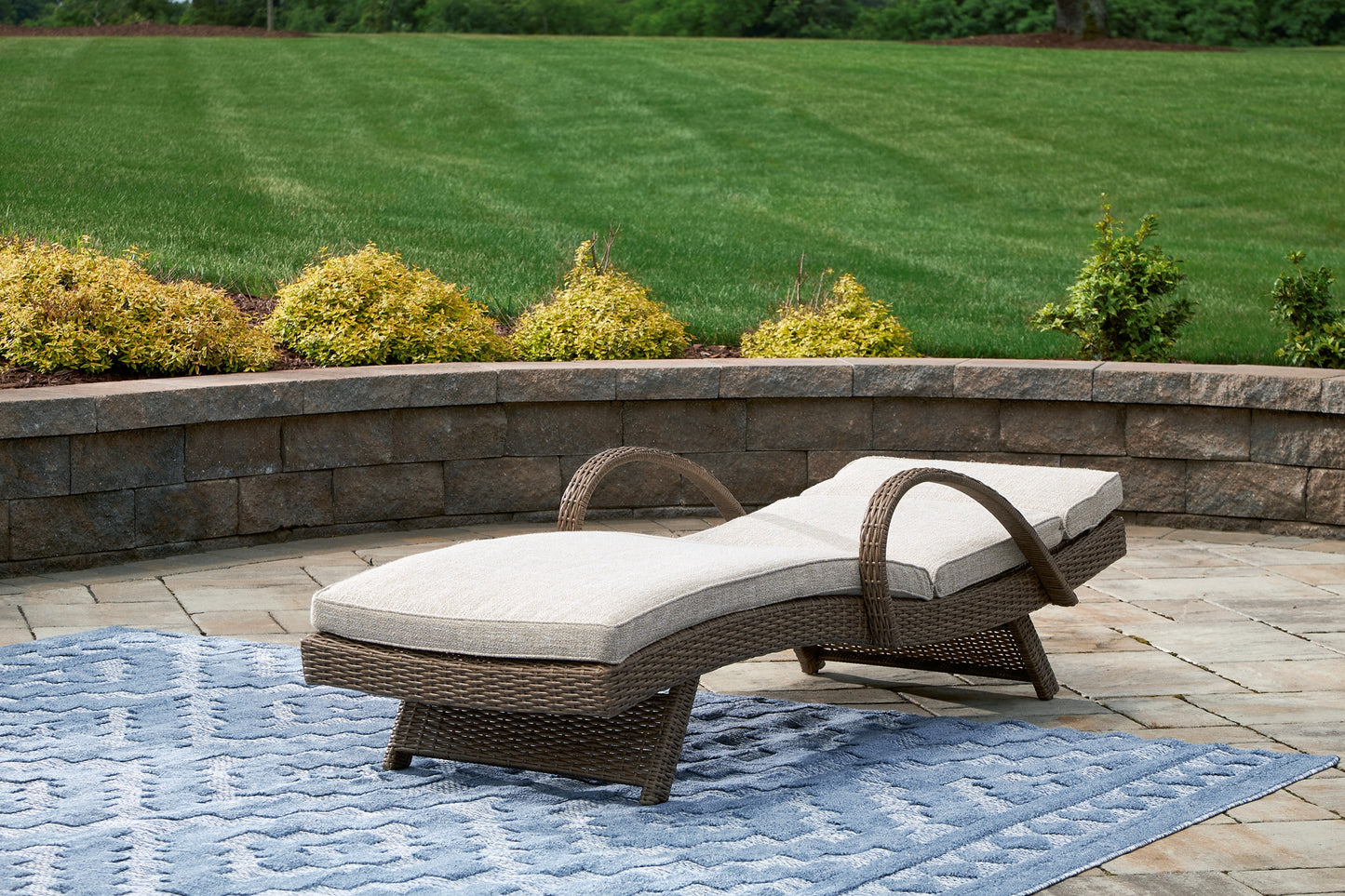 Ashley Express - Chaise longue Beachcroft con cojín