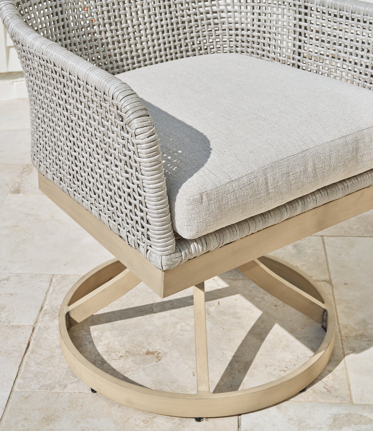 Ashley Express - Silla giratoria Seton Creek con cojín (2 unidades)