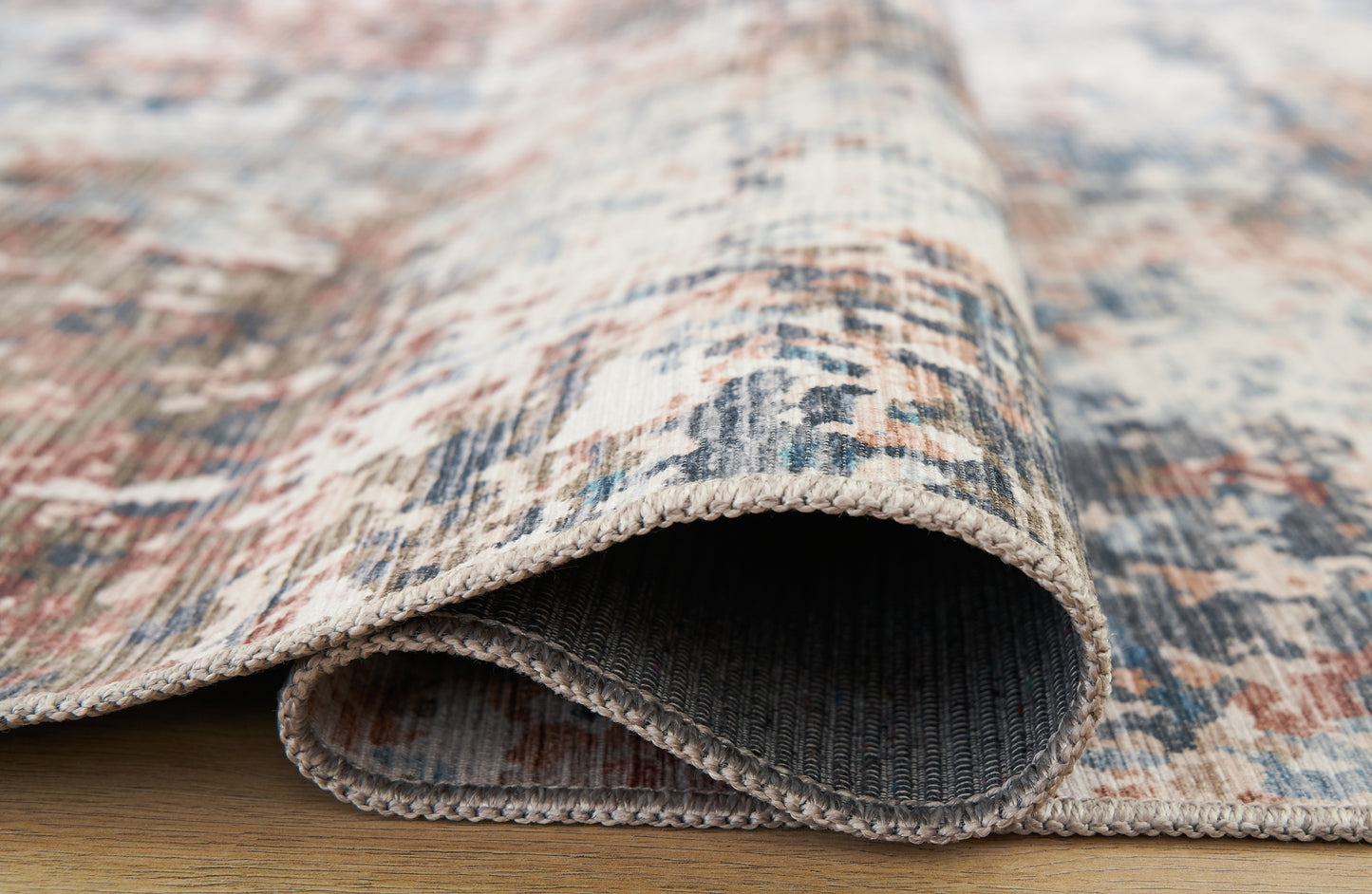 Ashley Express - Alfombra lavable mediana Willbertal