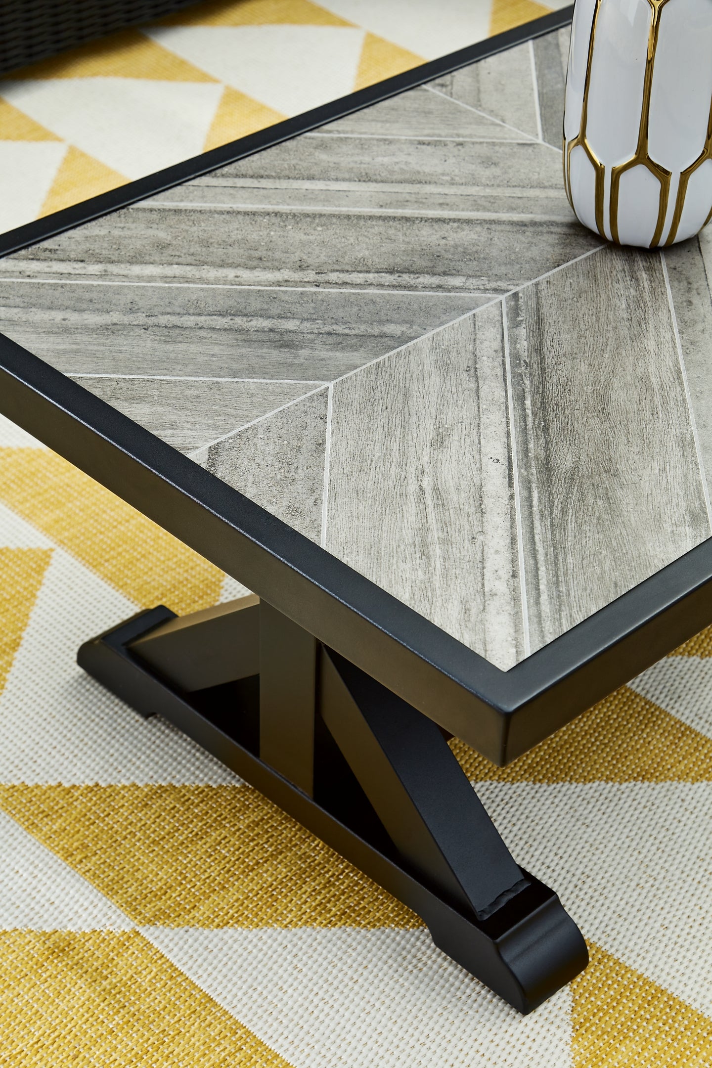 Ashley Express - Mesa de cóctel rectangular Beachcroft