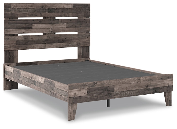 Ashley Express - Cama con plataforma y paneles Neilsville