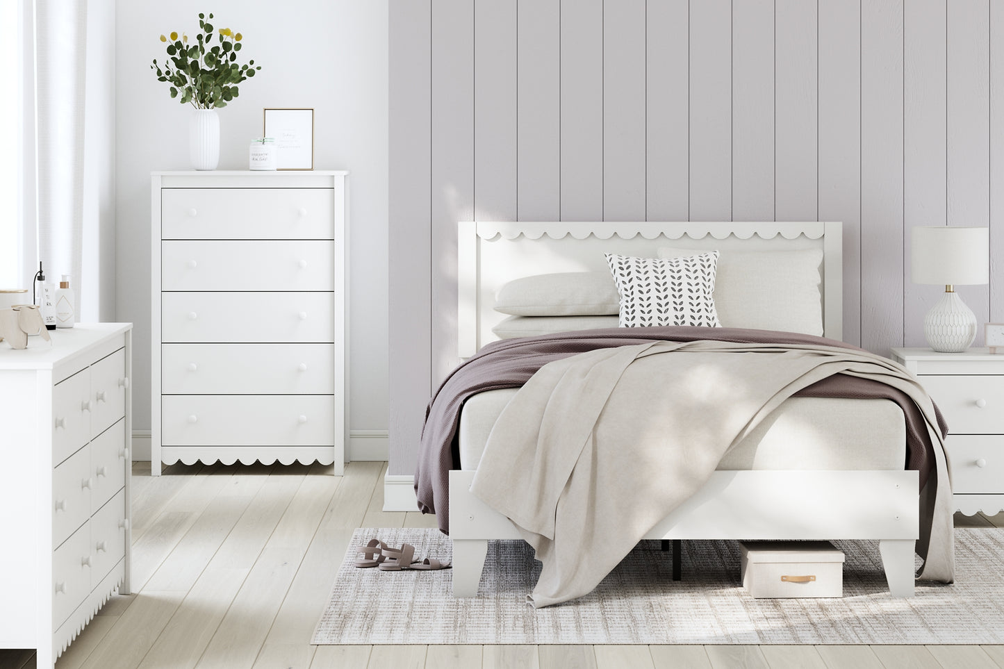 Ashley Express - Cama con plataforma y paneles Hallityn
