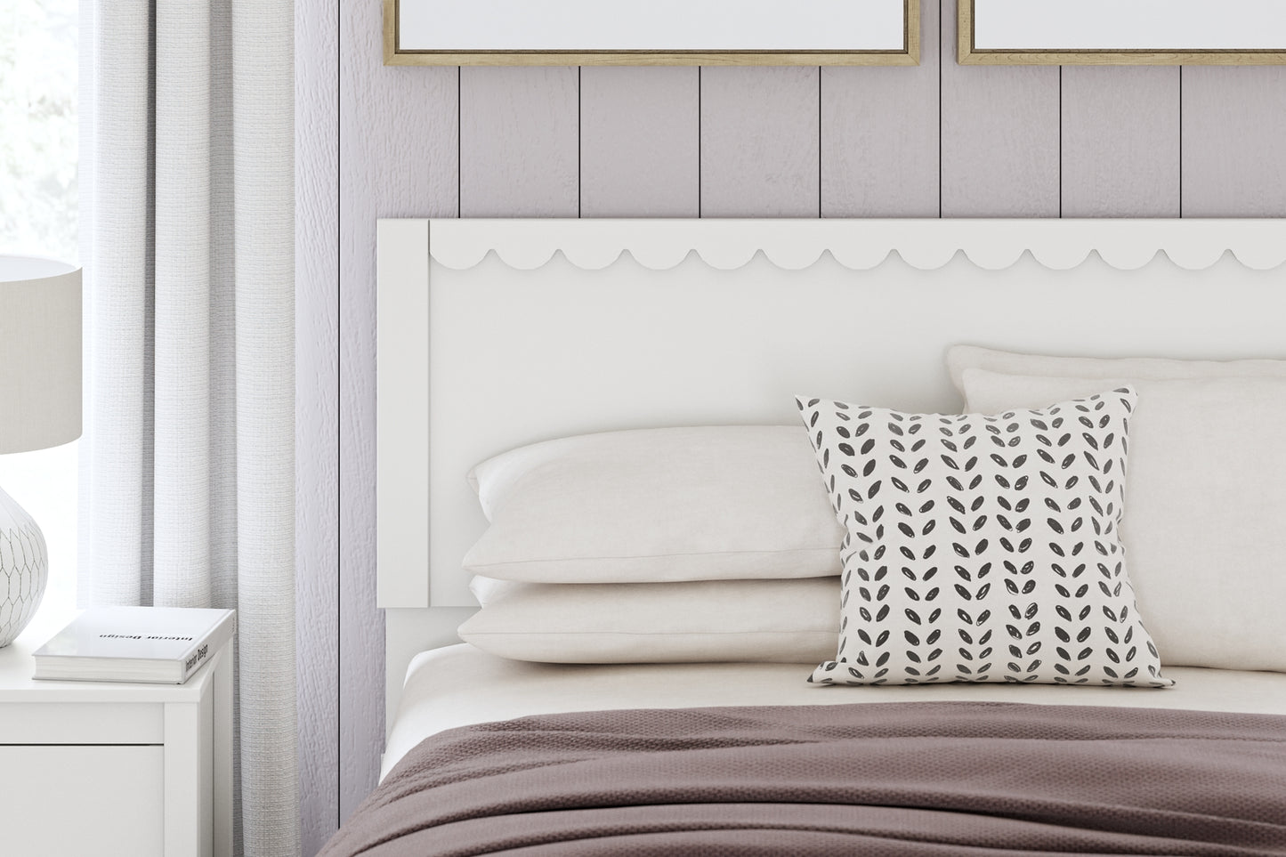 Ashley Express - Cama con plataforma y paneles Hallityn
