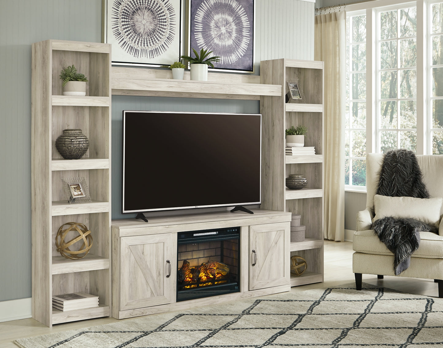 Ashley Express - Centro de entretenimiento Bellaby de 4 piezas con chimenea eléctrica