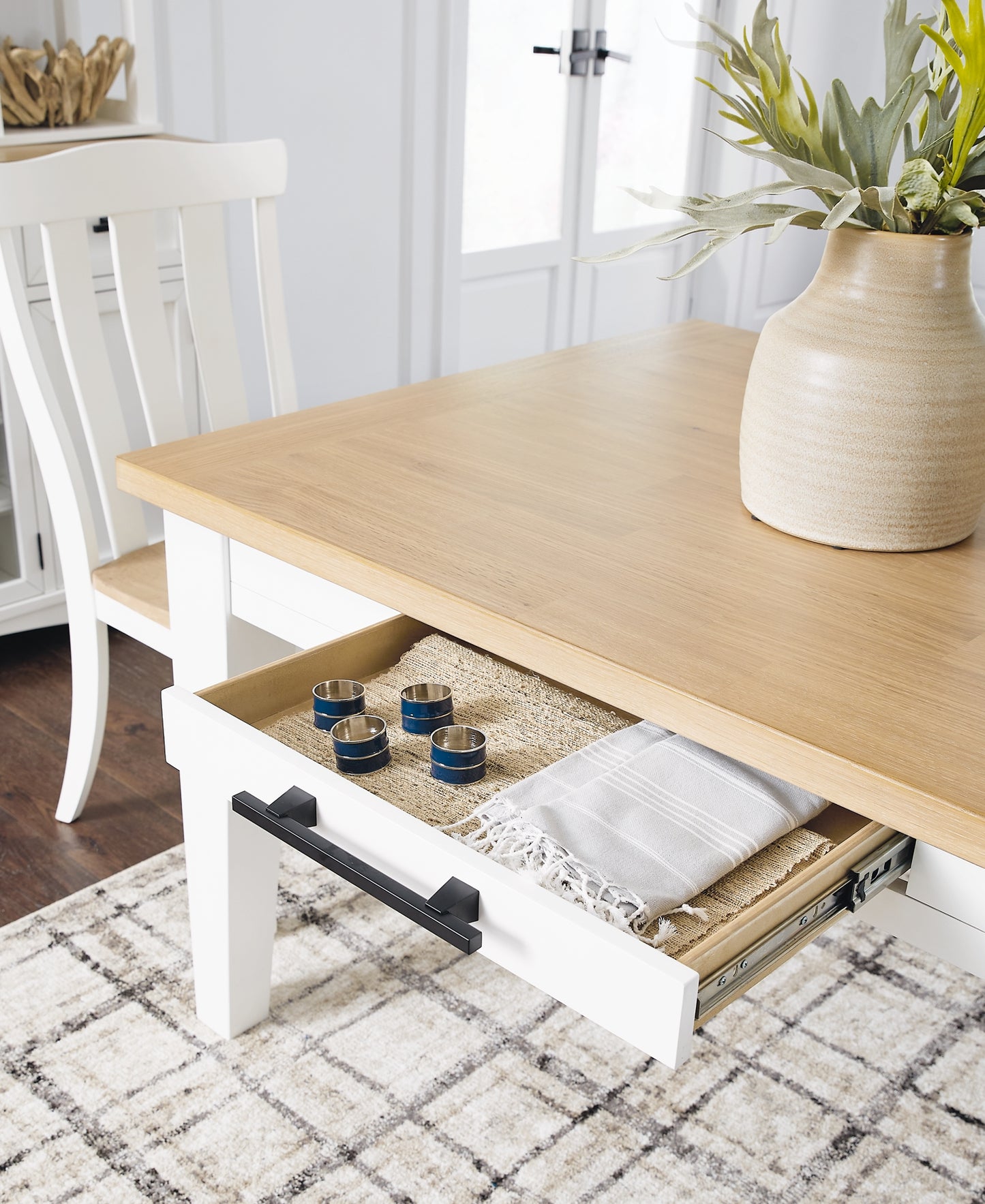 Mesa de comedor Ashbryn y 6 sillas