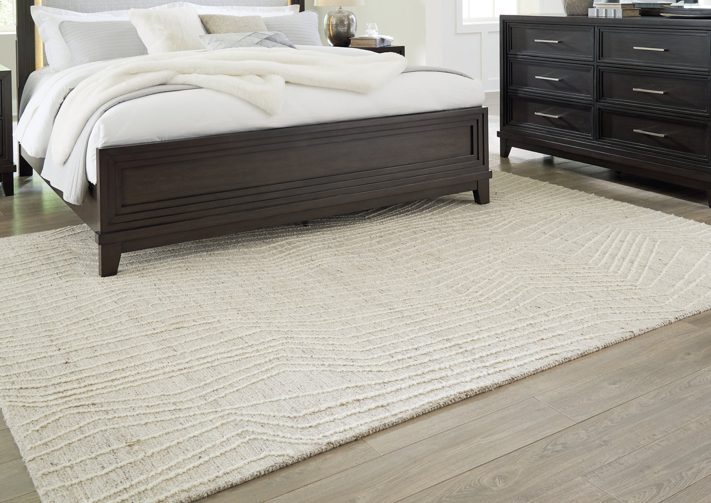 Ashley Express - Alfombra mediana Varahill