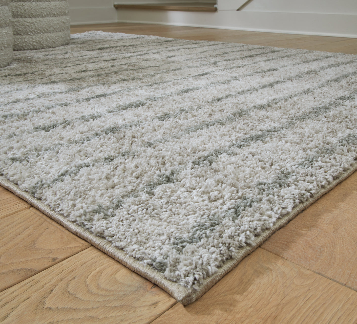 Ashley Express - Alfombra mediana Laddway