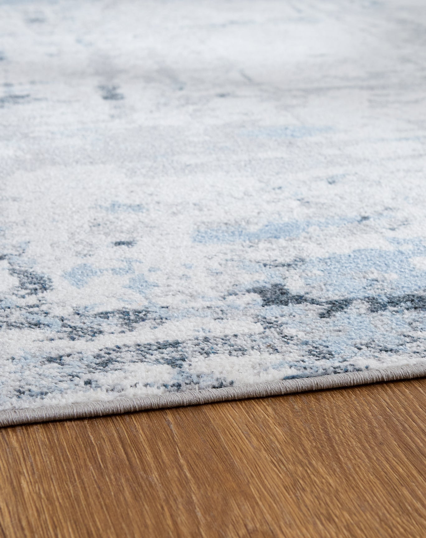 Ashley Express - Alfombra lavable mediana Emertonly