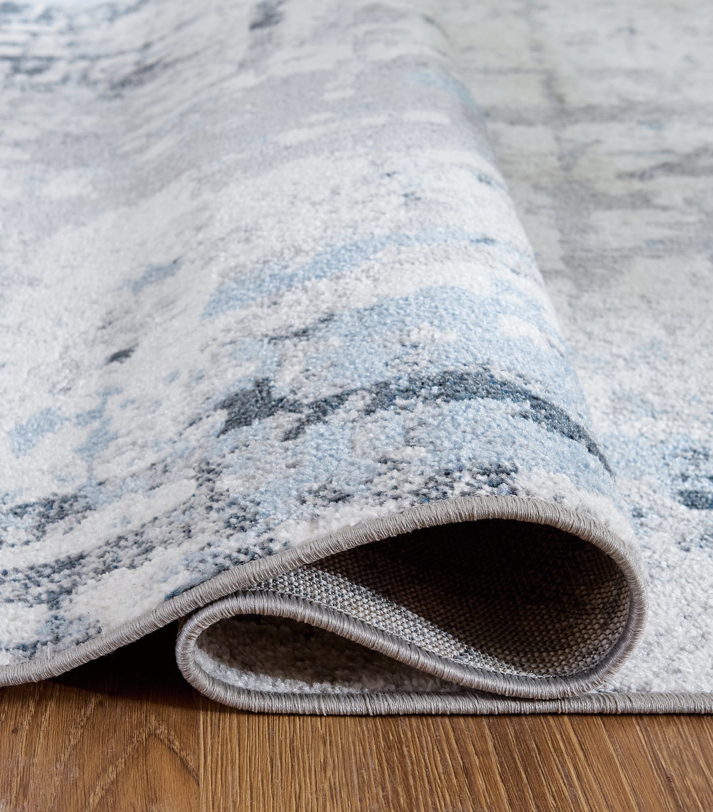 Ashley Express - Alfombra lavable mediana Emertonly