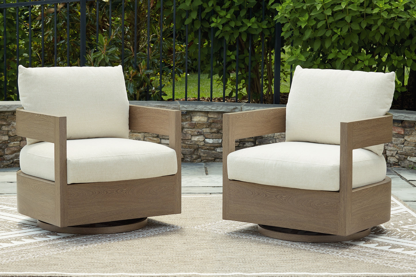 Sillón giratorio Serene Bay con cojín