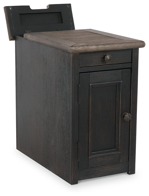 Ashley Express - Mesa auxiliar con silla Tyler Creek