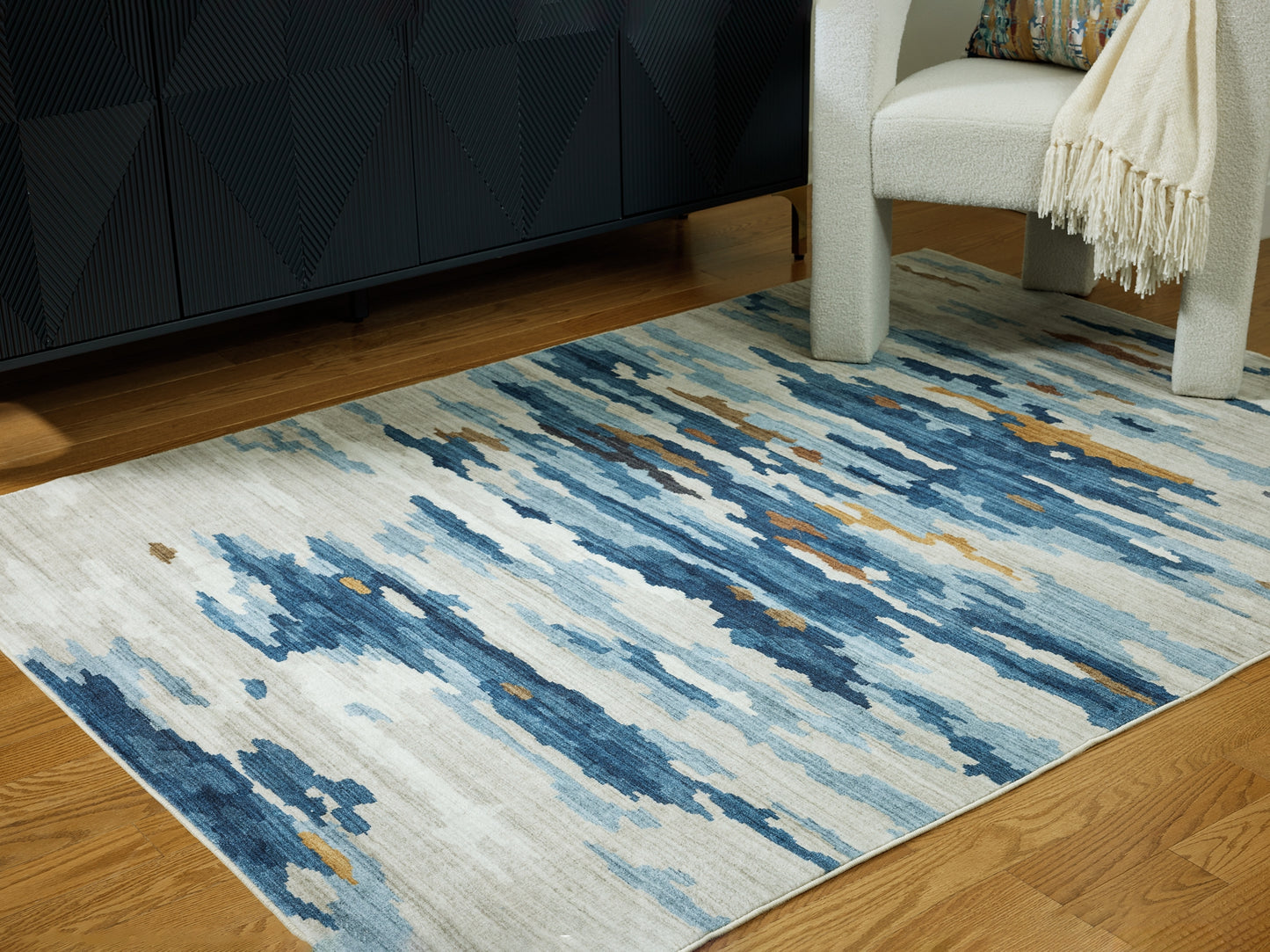 Ashley Express - Alfombra lavable mediana Vinlett