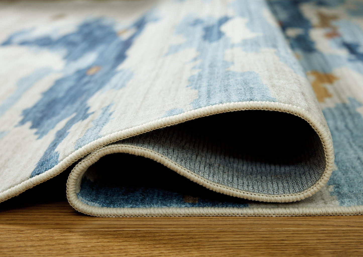 Ashley Express - Alfombra lavable mediana Hessland