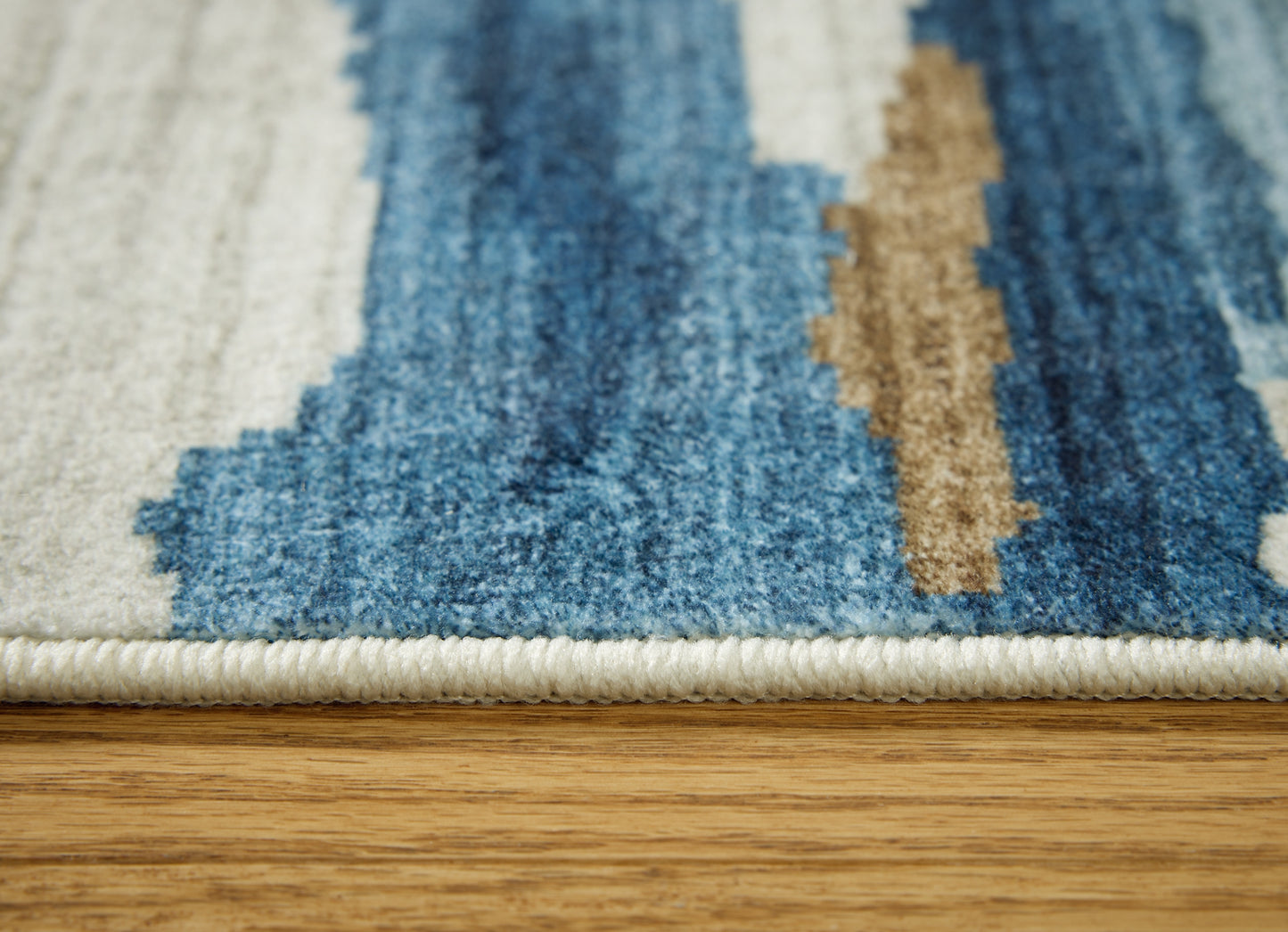 Ashley Express - Alfombra lavable mediana Vinlett