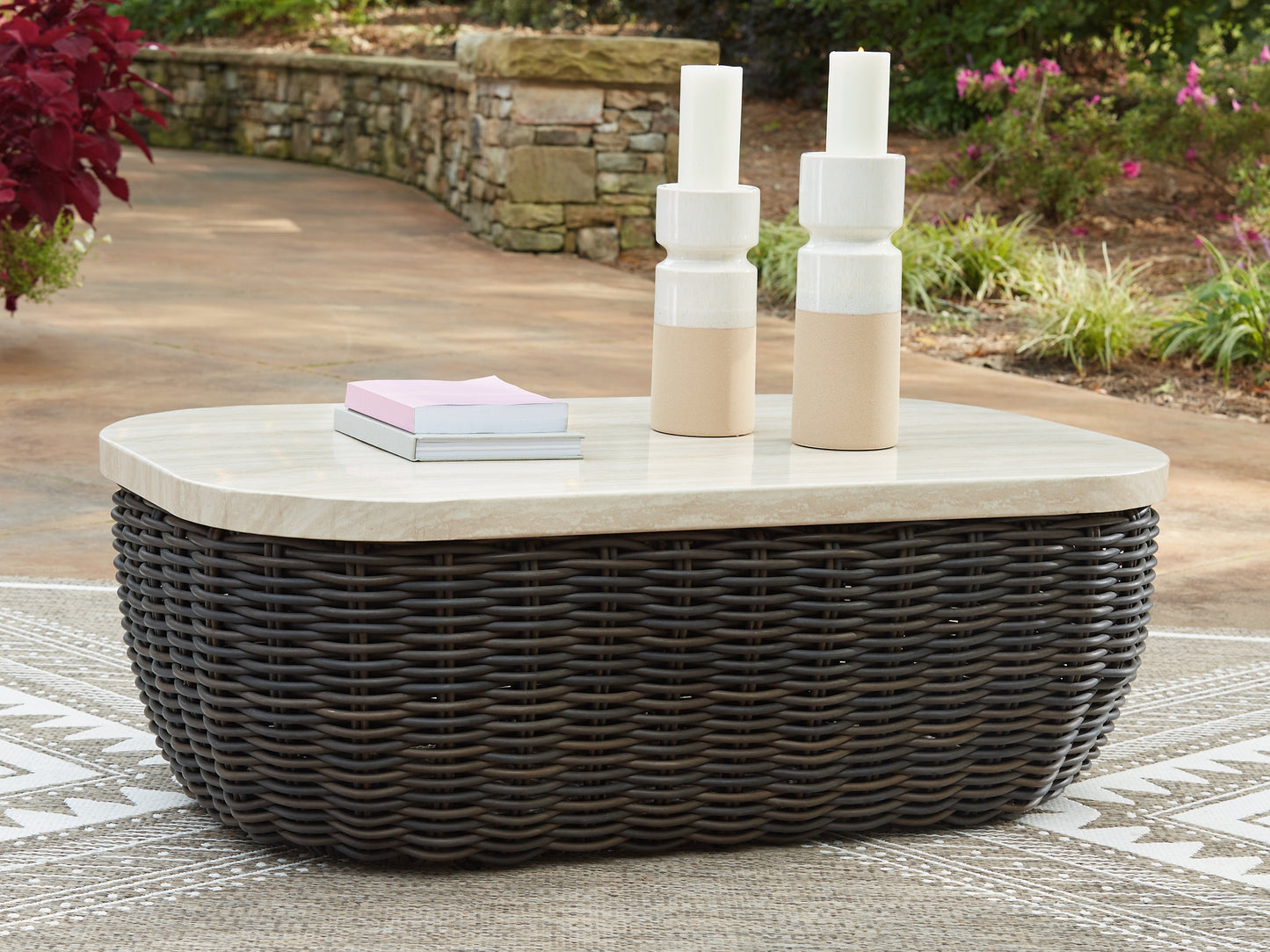 Ashley Express - Mesa de cóctel rectangular Kimora
