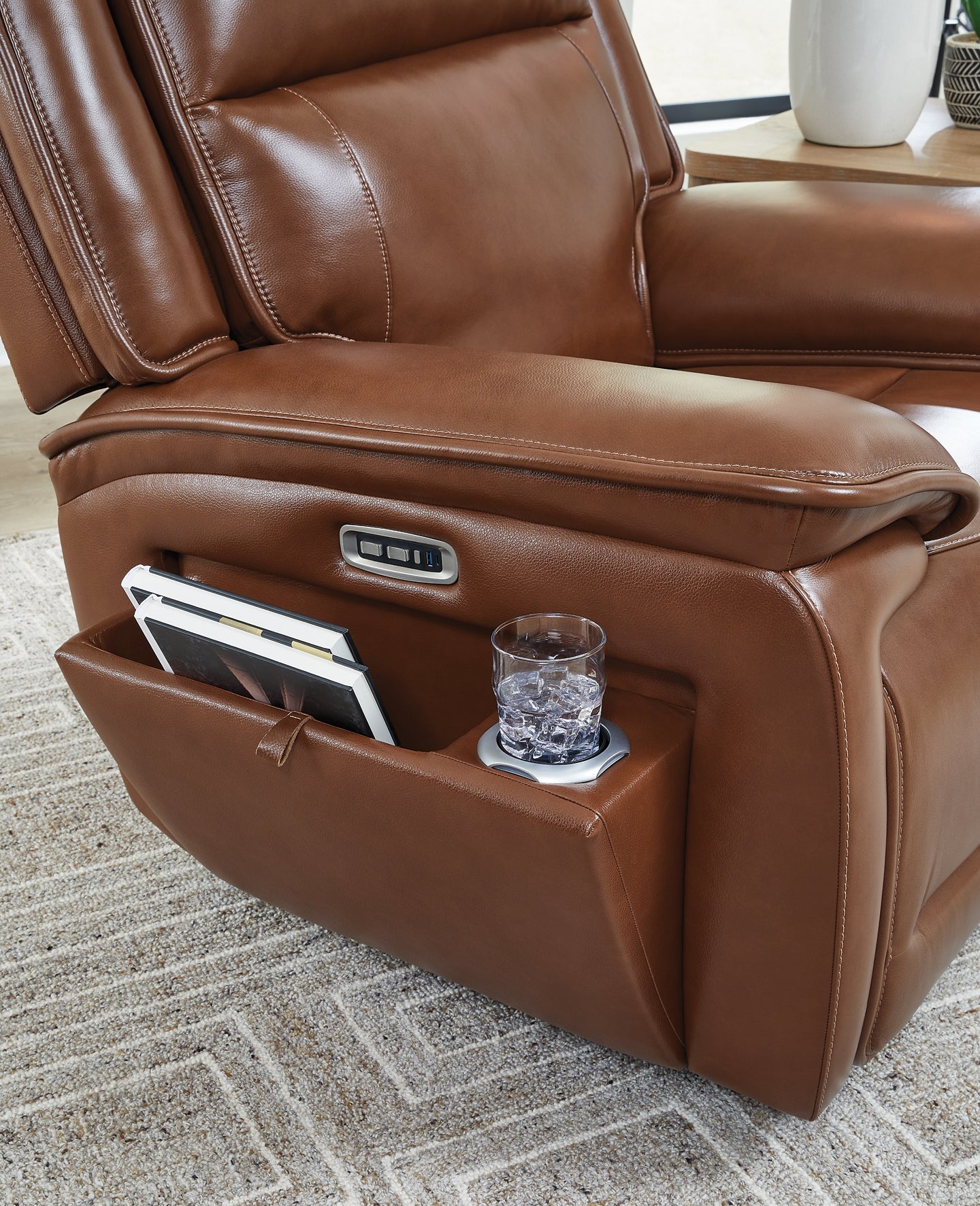 Sillón reclinable eléctrico Healy Pier con reposacabezas ajustable