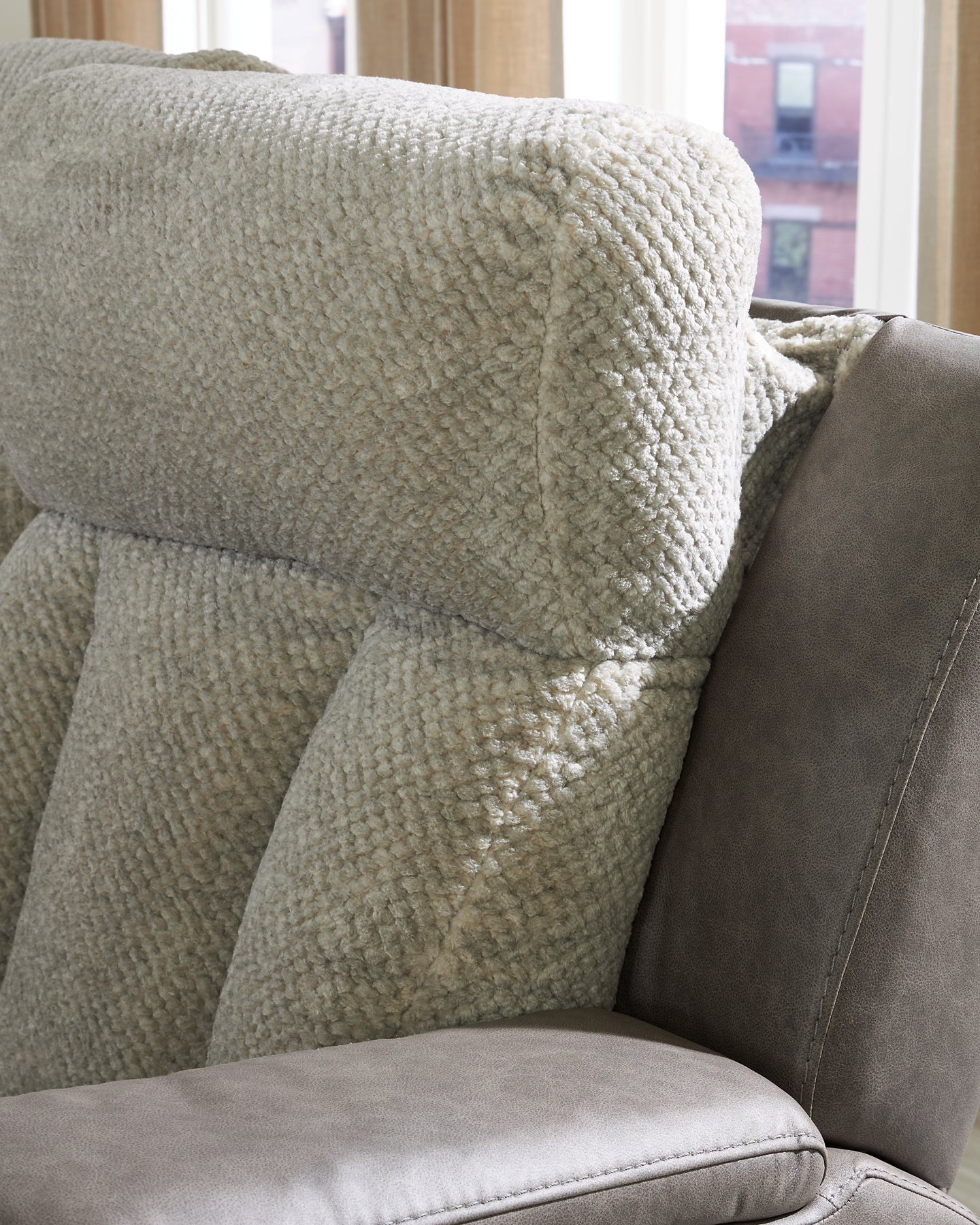 Loveseat WhipLash PWR REC/CON/ADJ HDRST