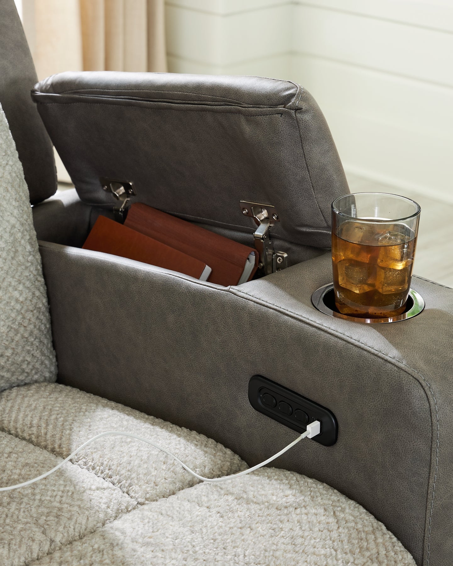Loveseat WhipLash PWR REC/CON/ADJ HDRST