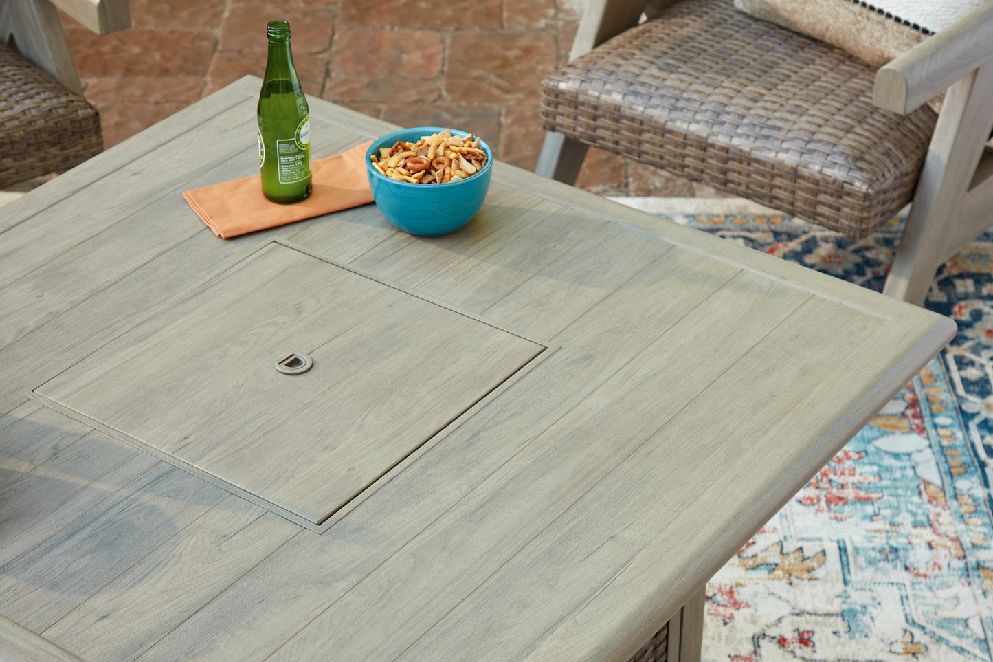 Mesa para fogata cuadrada de Cliff Trails
