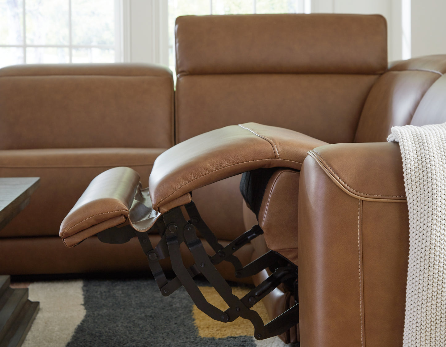 Seccional reclinable eléctrico Magic Man de 6 piezas con consola