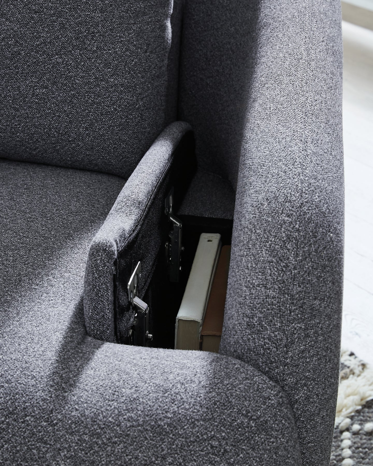 Sillón reclinable eléctrico giratorio Nuvella de última generación de Alainmont