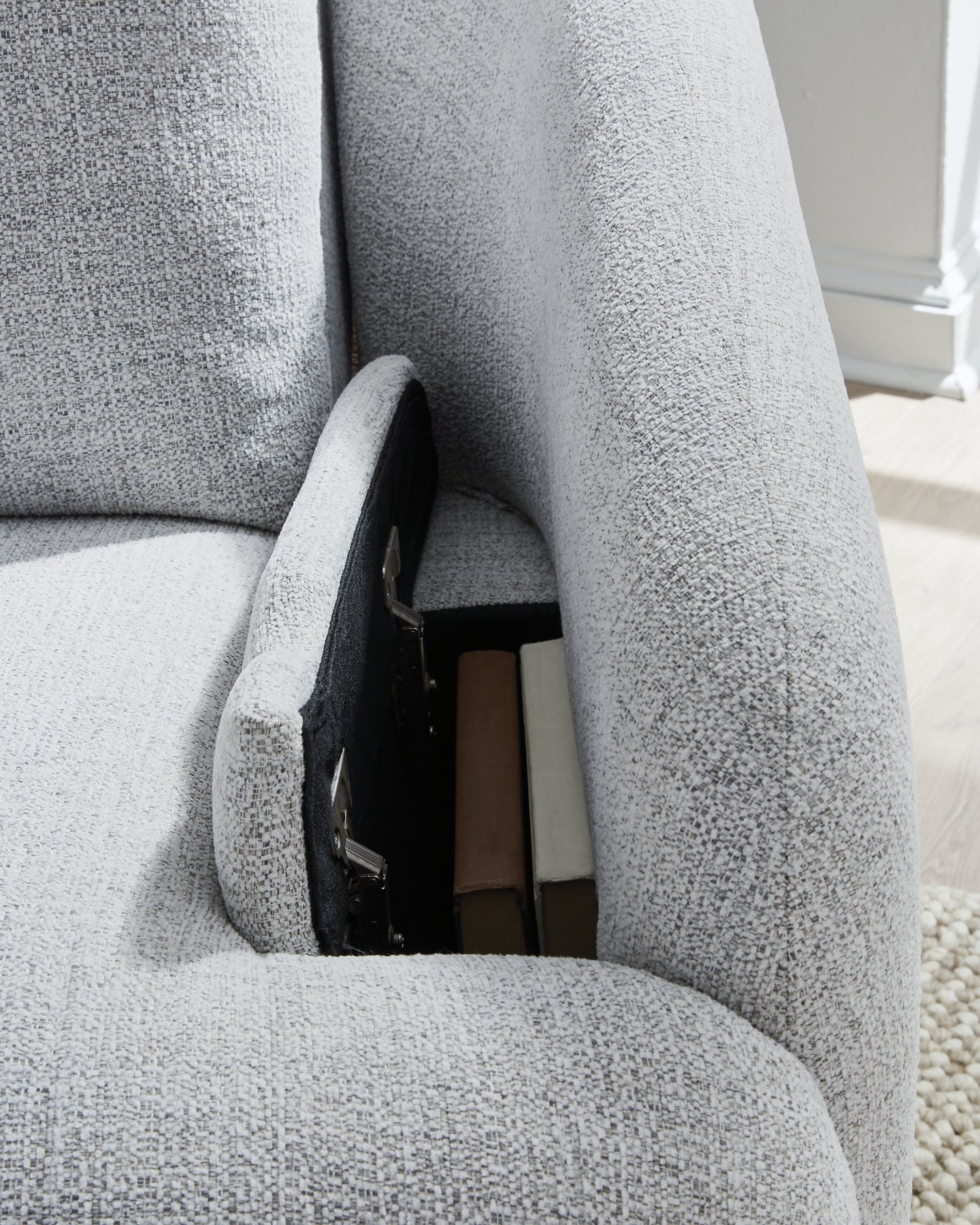 Sillón reclinable eléctrico giratorio Nuvella de última generación de Alainmont