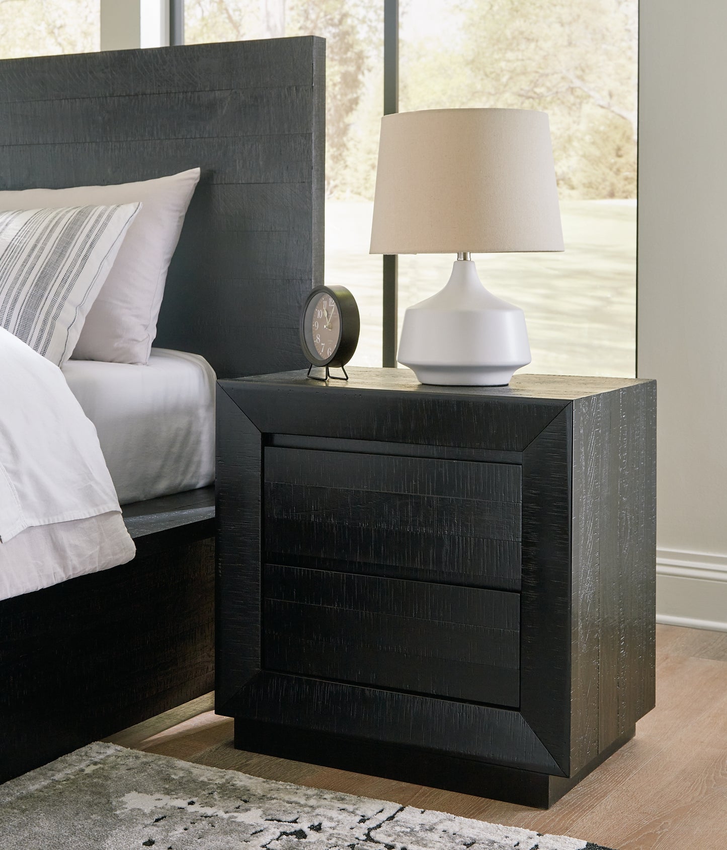 Cama California King con paneles, tocador con espejo y mesita de noche de Londer