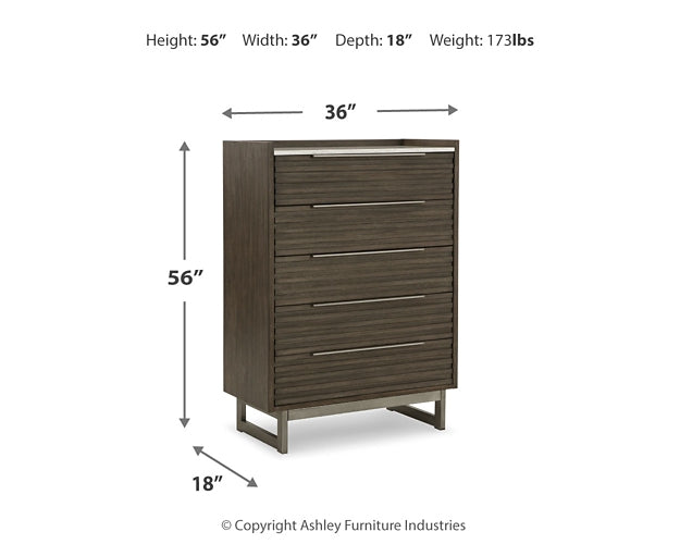 Cama Queen Arkenton con paneles, cómoda y espejo